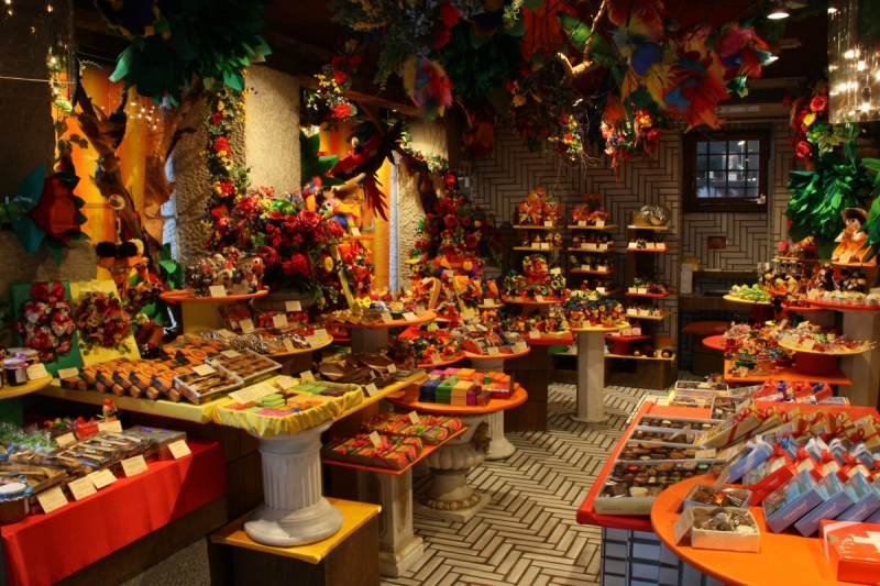 ecommerce-ST JULIEN-min_candy_store_chocolate_shop_chocolate_switzerland-393515